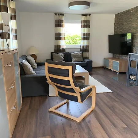 Strandnahes-ferienhaus-in-glowe-auf-ruegen بيت للعطل *